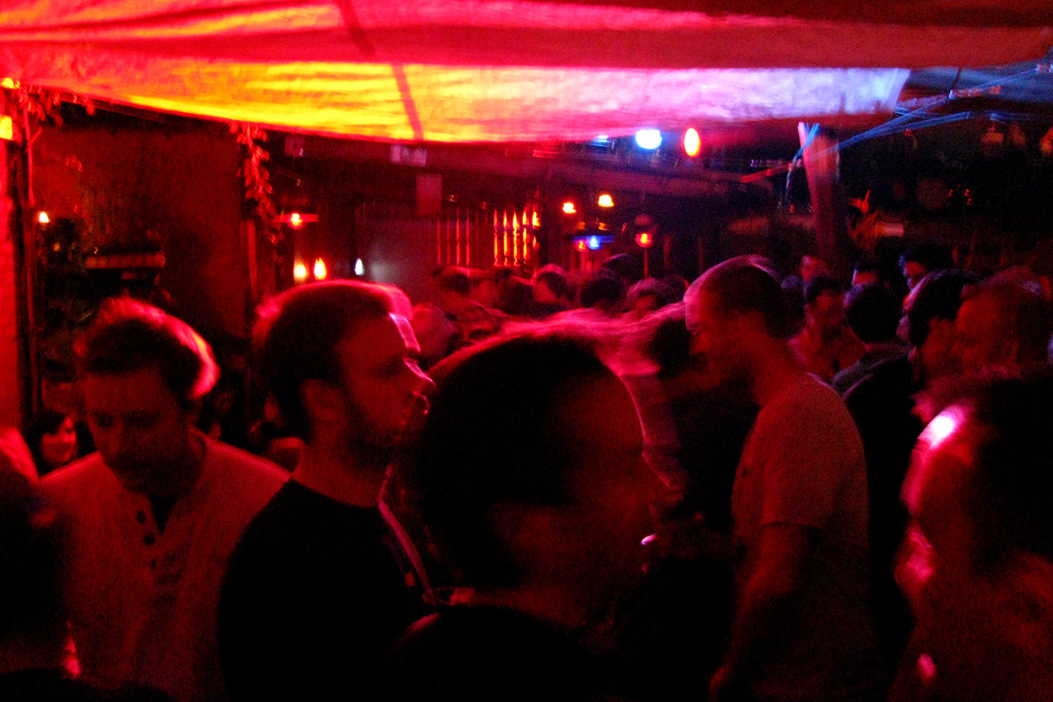 Wie der «Club der Visionäre» Lärm und Feuer überstand