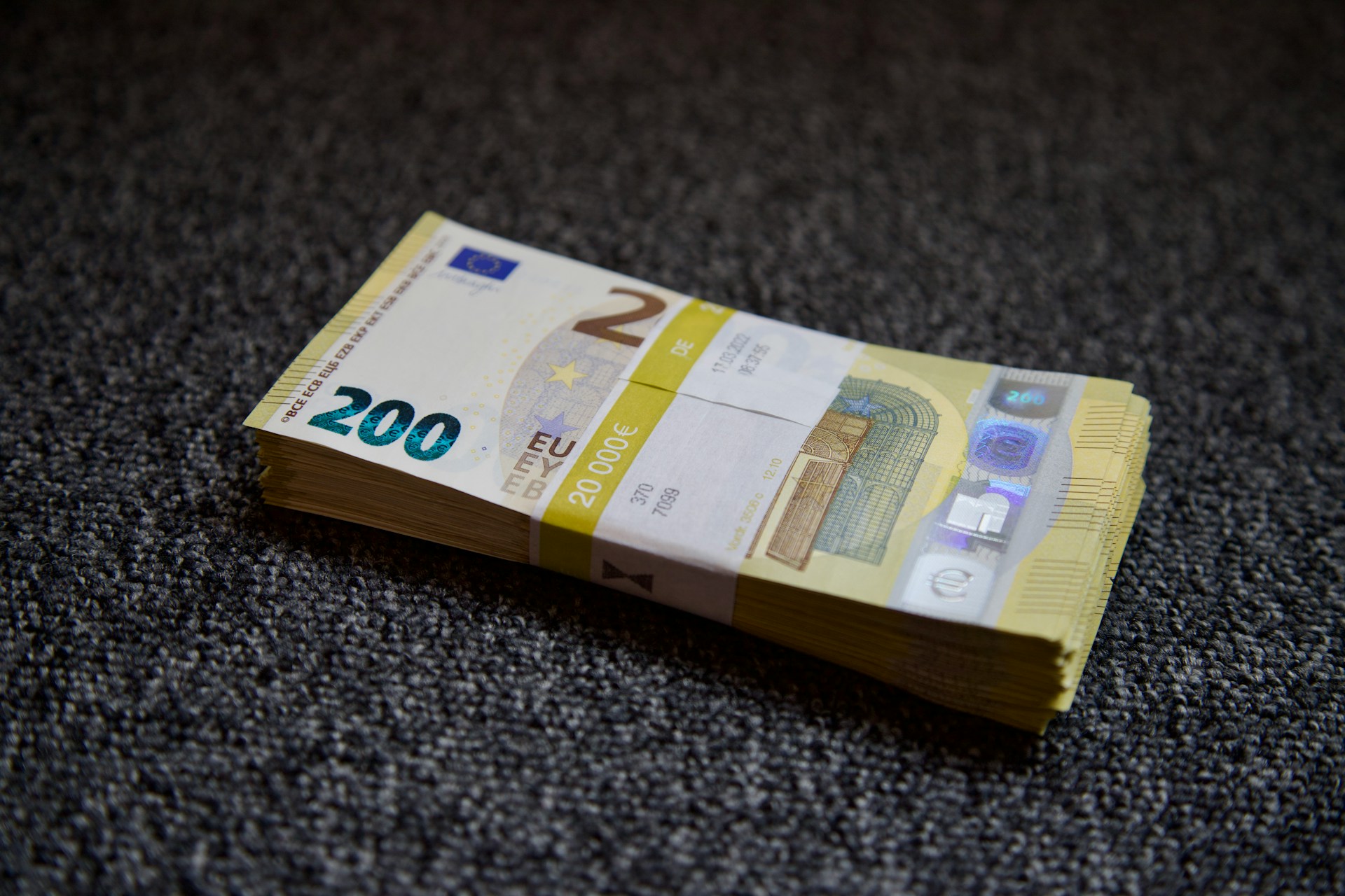 Warum wir Geld akzeptieren, obwohl Geld selbst keinen Wert hat